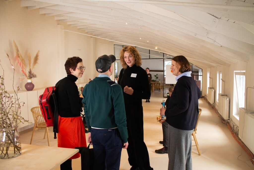 Die Mentor:innen Sonja Anders, Wiebke Puls, Michaela Melián und Tucké Royale bei der Auftaktveranstaltung im eeden Hamburg.